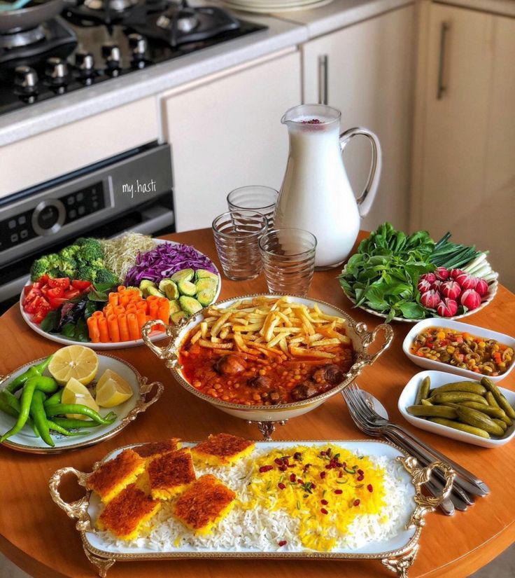 Jowhareh_galleries_2_poster_732f54bf-7bad-4816-8b8d-f61df5bd178b (1)