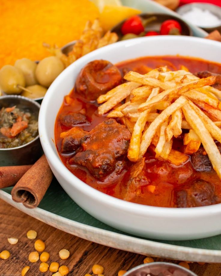 Jowhareh_galleries_poster_3e6c7c95-ca1b-48e1-b17d-fbe2aa5fa54f (1)